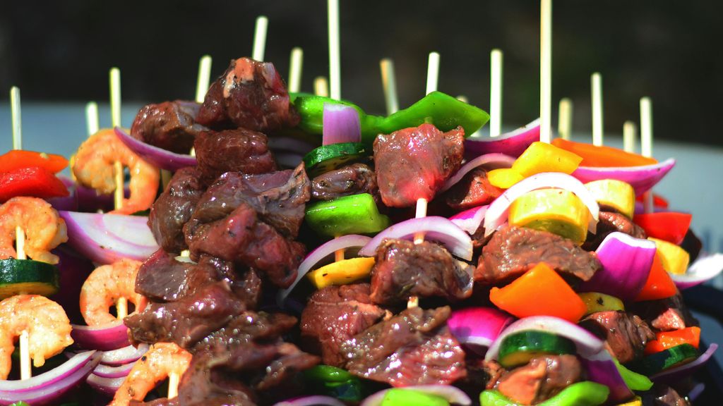 Haz todo tipo de brochetas. FUENTE: Pexels