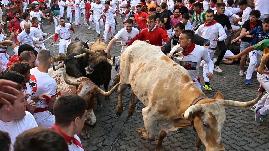 Primer encierro de San Fermín 2024: los toros de La Palmosilla dejan escenas inéditas en la plaza