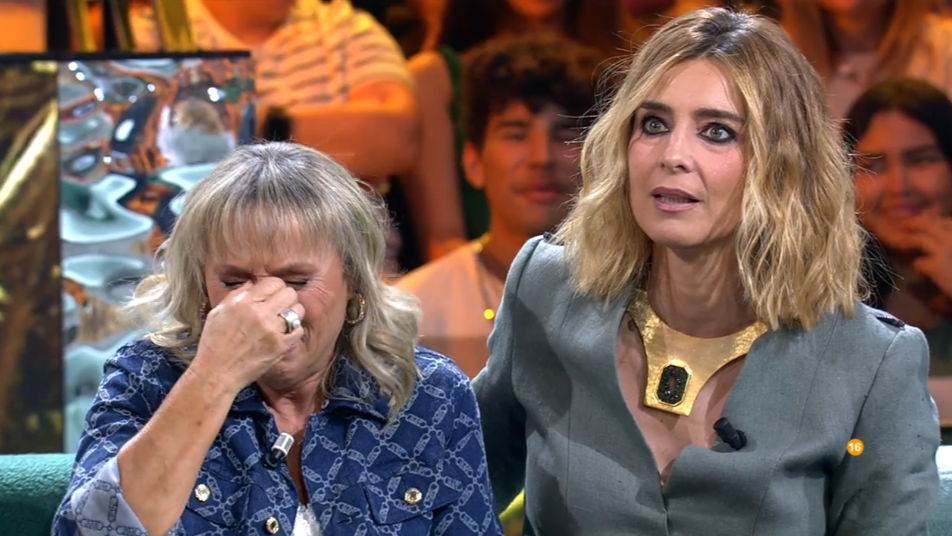 Sandra Barneda apoya a María, madre de Lola, al romper a llorar en plató