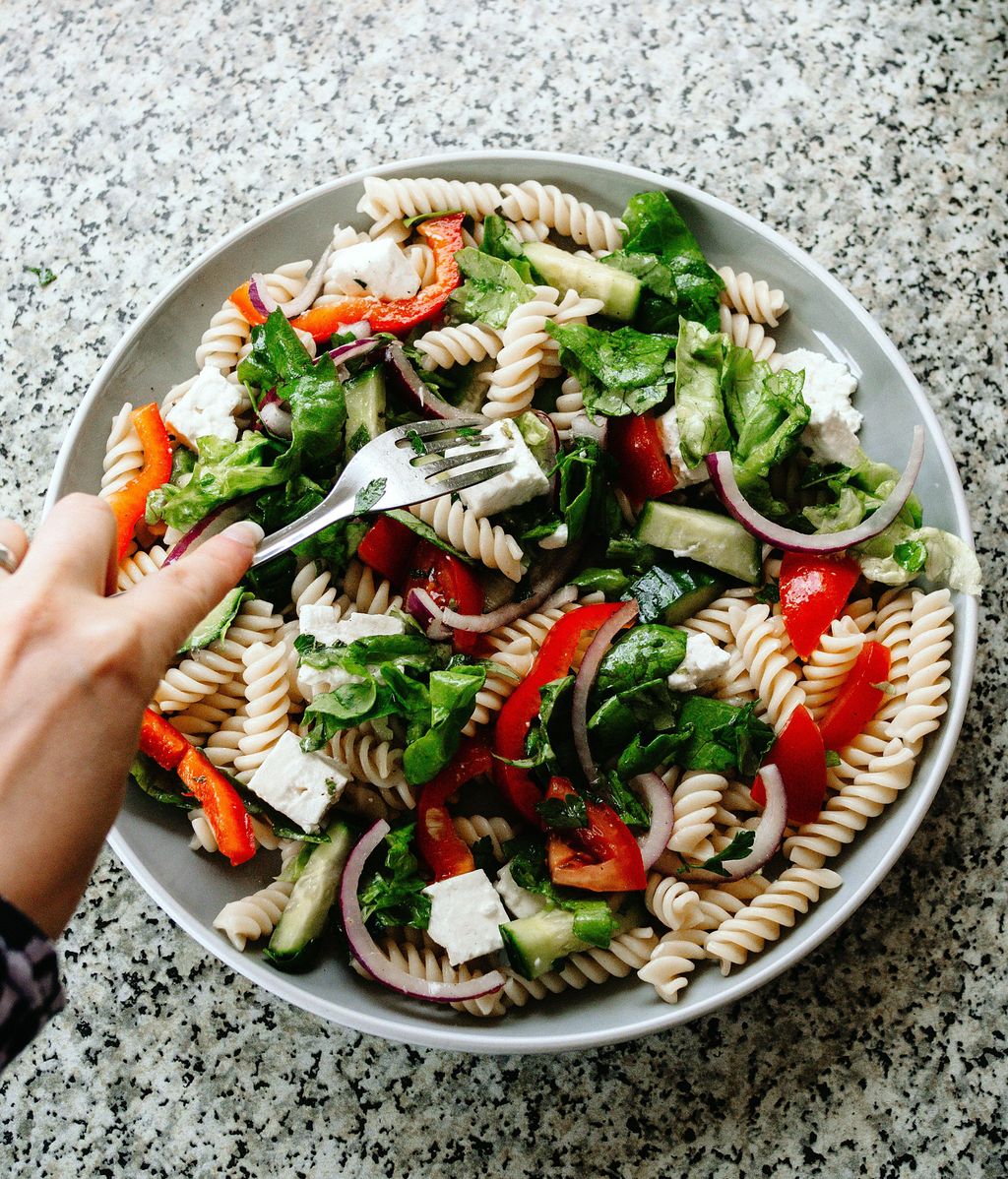 Toma la pasta en ensalada. FUENTE: Pexels