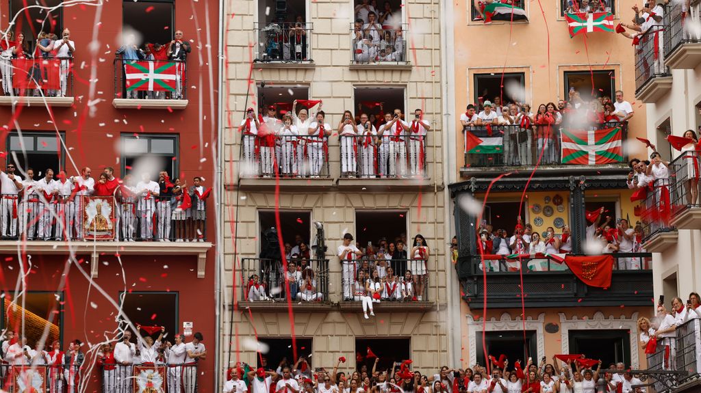 Balcones abarrotados en las fiestas de San Fermín 2024