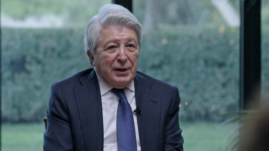 Enrique Cerezo se pronuncia sobre el cambio de escudo del Atlético de Madrid y responde: "¿Aceptarías ser presidente del Real Madrid?"