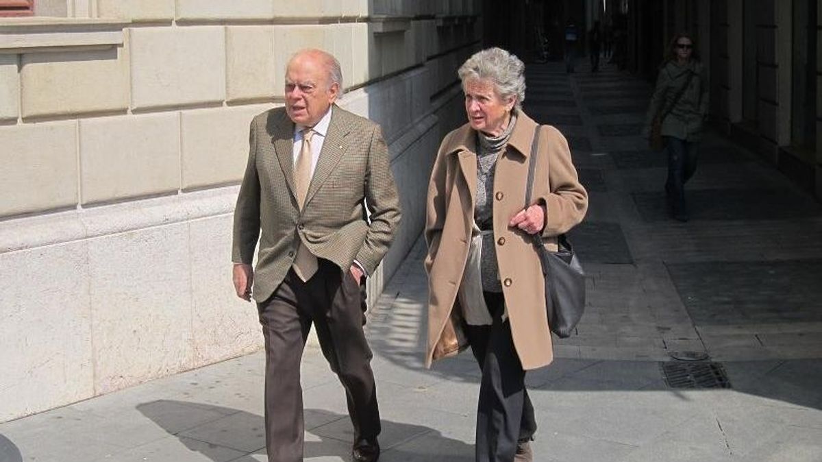 El exvicepresidente de la Generalitat de Cataluña, Jordi Pujol, y su mujer Marta Ferrusola en una imagen de archivo