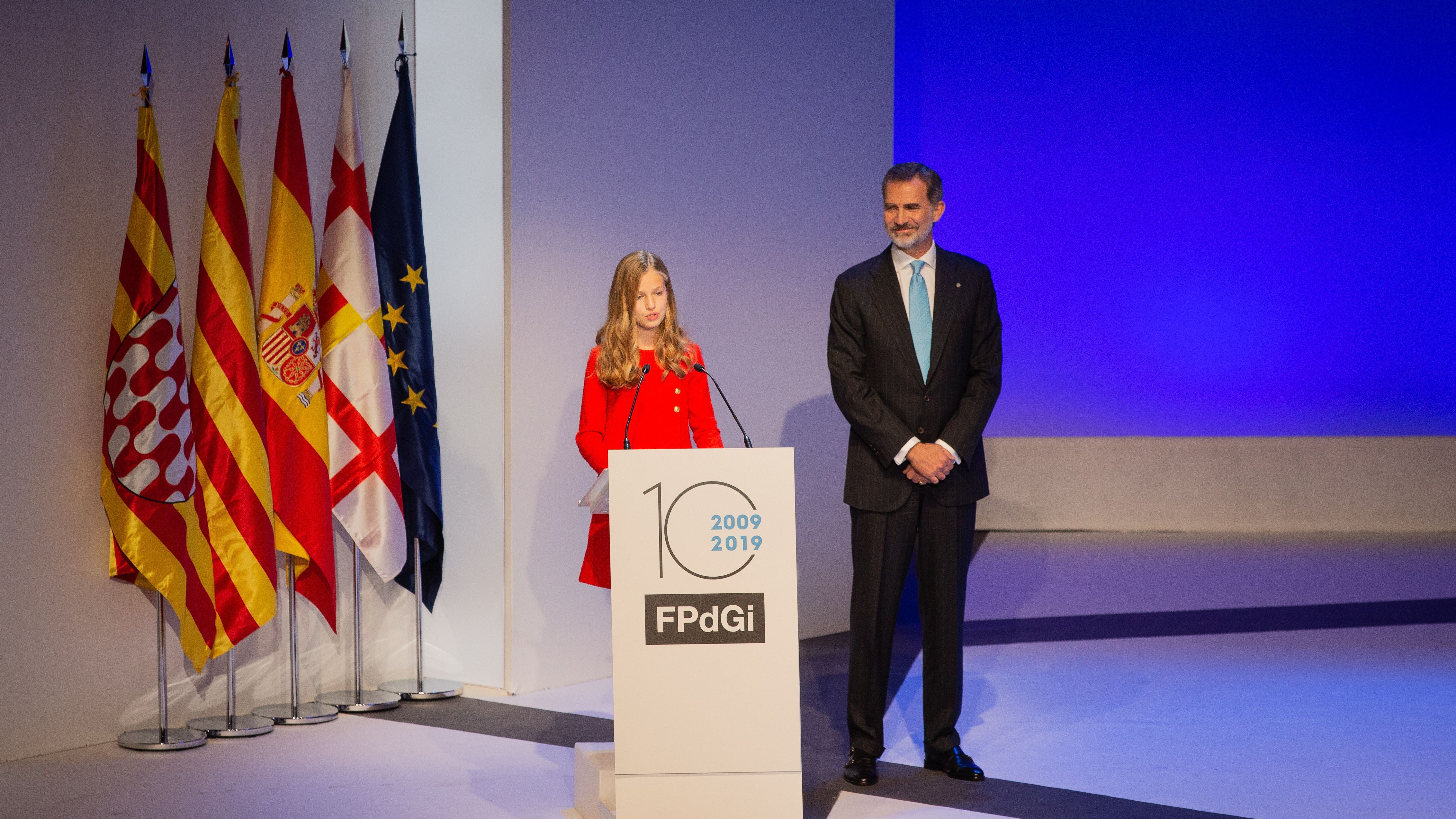 La princesa Leonon en los Princesa Girona 2019 junto al rey Felipe.