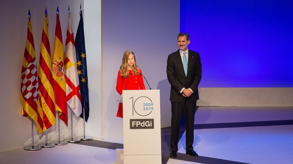 La princesa Leonon en los Princesa Girona 2019 junto al rey Felipe.