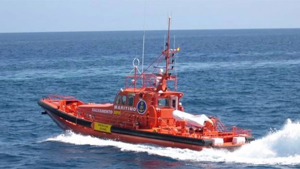 Un incendio en un barco que cubría la ruta Valencia-Palma deja a la deriva a 411 personas cerca de Ibiza