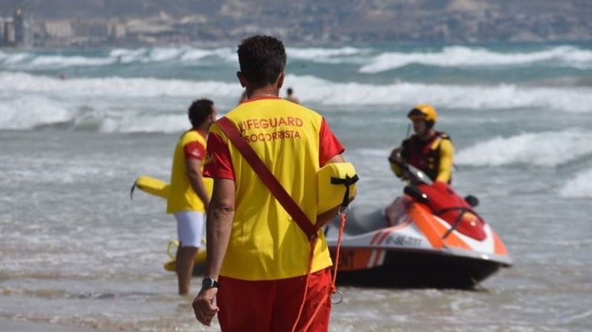 Socorristas en la playa