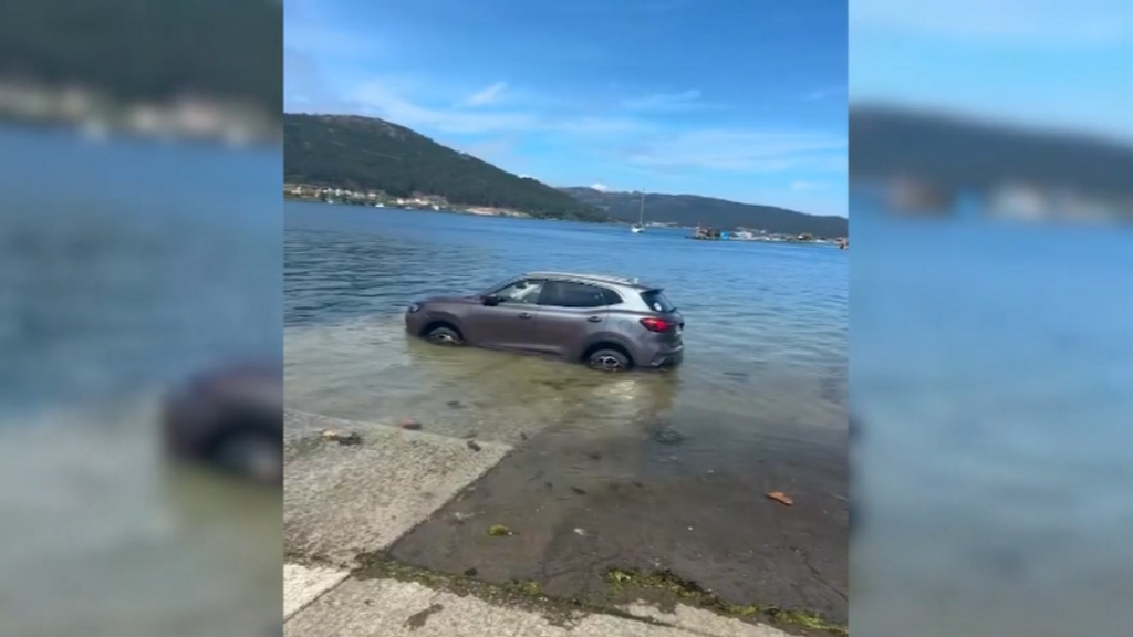 El coche de unos turistas queda atrapado por las mareas en un puerto de Galicia: “Pasa con frecuencia”