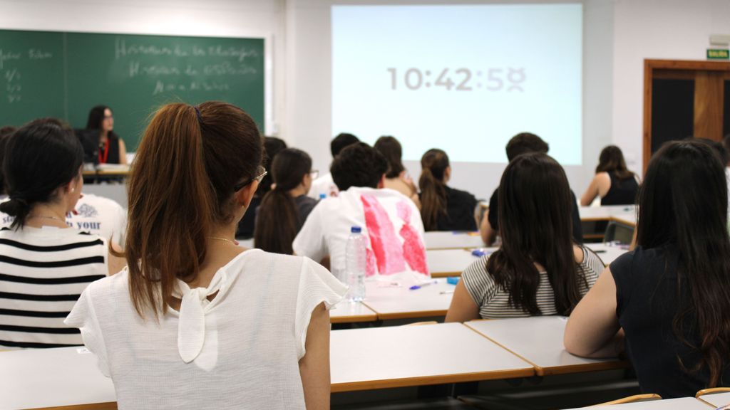 El número de estudiantes de máster en la universidad privada supera a la pública por primera vez