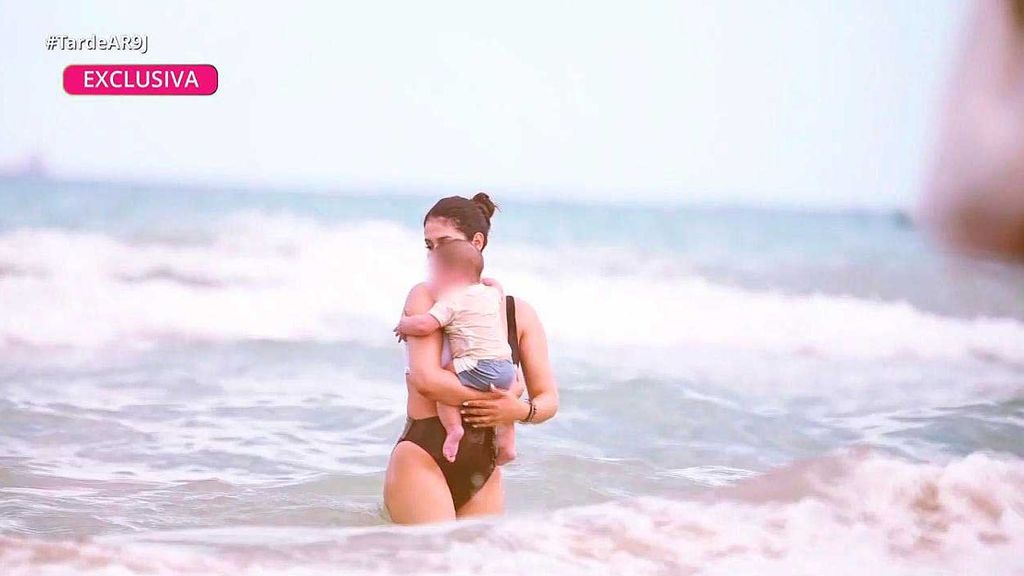 Exclusiva | El vídeo de Gabriela Guillén con su bebé en la playa