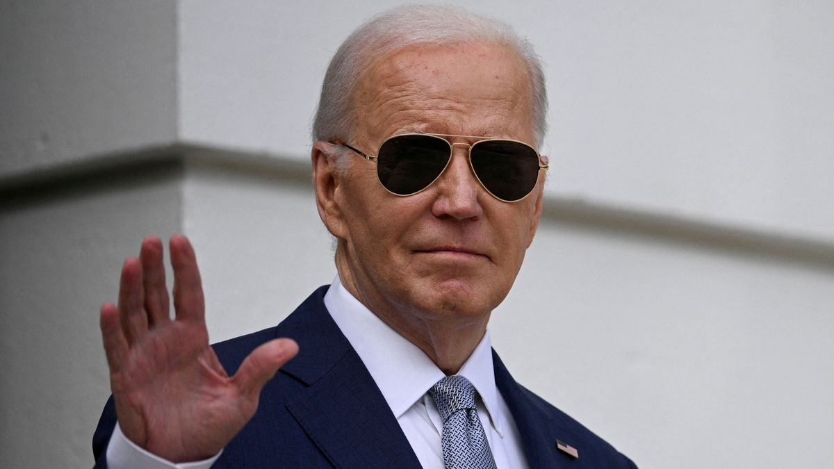 Joe Biden saliendo de la Casa Blanca