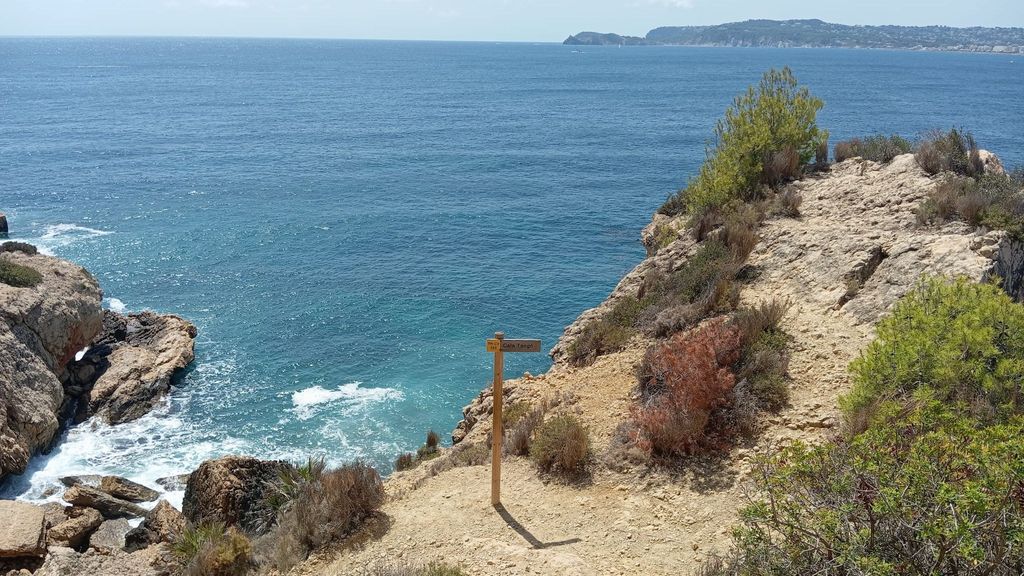 Los tres turistas franceses estaban agotados por una posible insolación y necesitaron del rescate para salir