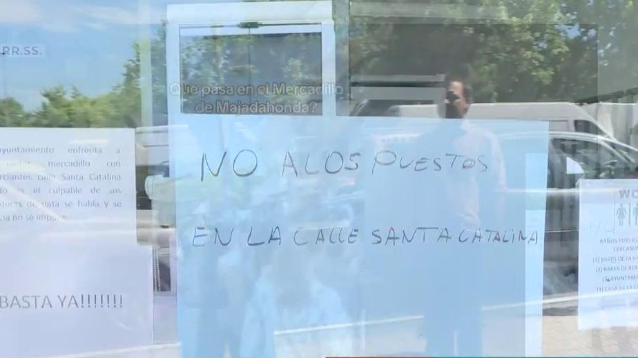 Miguel, vecino del mercadillo: "Soy comerciante y dos días a la semana me impiden colocar mi mercancía"