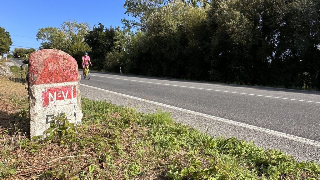 Un tocón de la N-VI a su paso por Betanzos