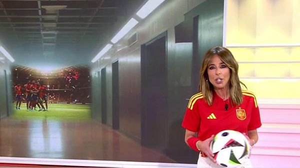 Ana Terradillos presenta el programa con la camiseta de La Roja - Vamos ...