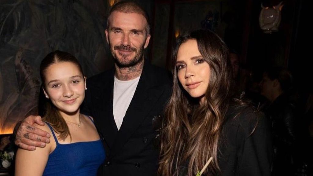 David y Victoria Beckham con su hija Harper.