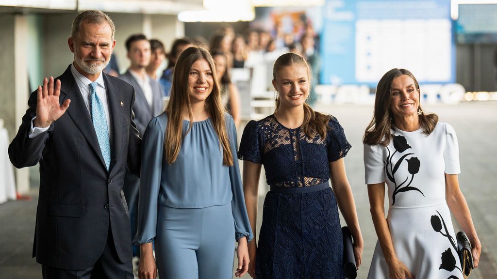 Leonor, arropada por los reyes Felipe y Letizia y la infanta Sofía en los Premios Princesa de Girona 2024