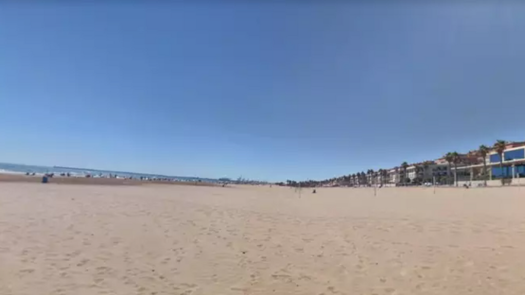 El Ayuntamiento de Alboraya (Valencia) ha ordenado este miércoles la prohibición del baño en la playa dels Peixets