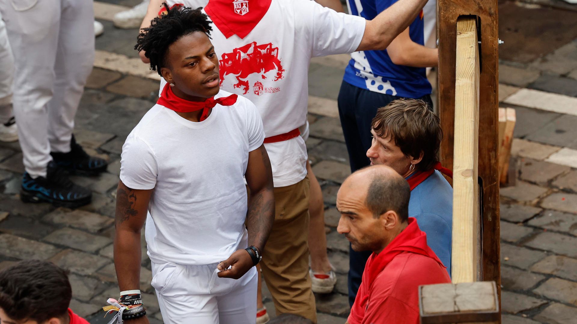 El famoso youtuber Speed se 'cuela' en los Sanfermines