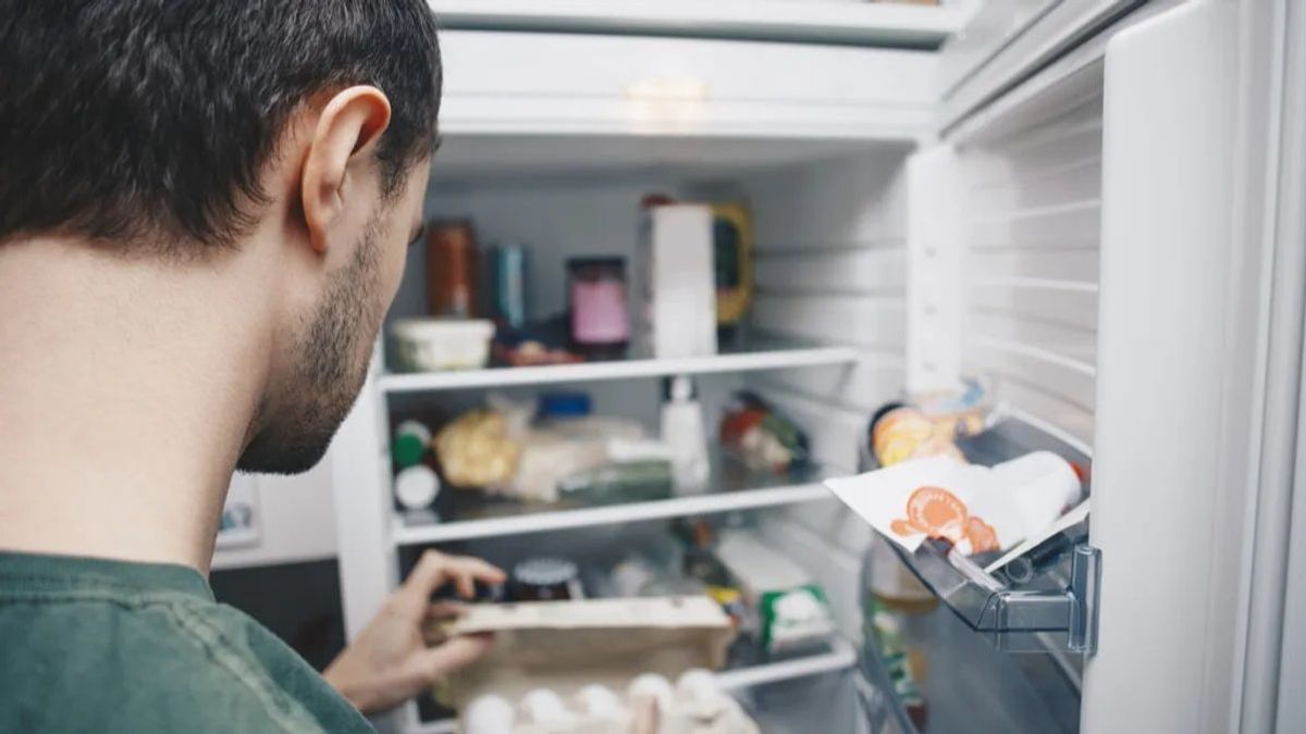 Guardando alimentos en la nevera