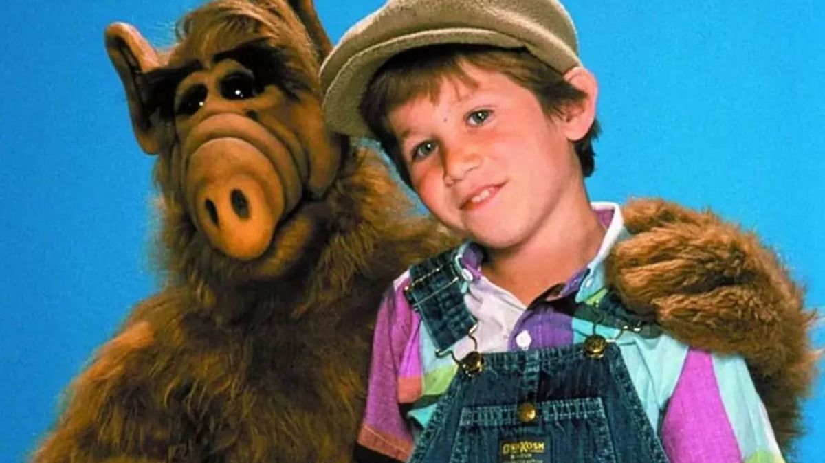 Juguetes rotos. Benji Gregory, Biran en la serie, junto a su inseparable Alf.