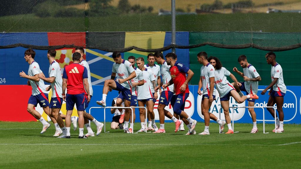 Los jugadores de la selección española durante el entrenamiento realizado este jueves