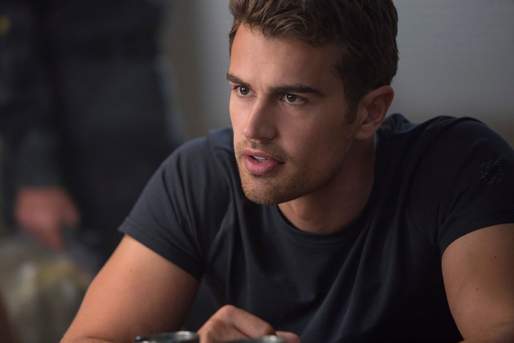 Theo James, en un fotograma de la saga 'Divergente'