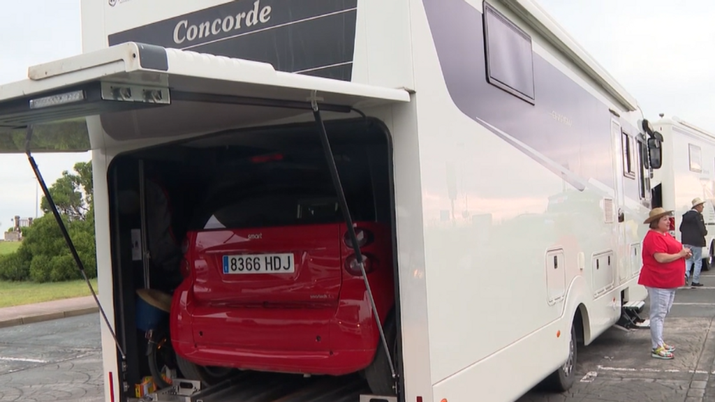 Así es el interior de una autocaravana de lujo, la comitiva con rumbo a Galicia: “Casi 20 metros cuadrados útiles”