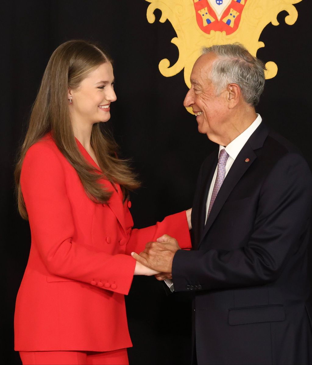 Leonor ha estado arropada en todo momento por Marcelo Rebelo de Sousa, que le ha impuesto la Gran Cruz de la Orden de Cristo