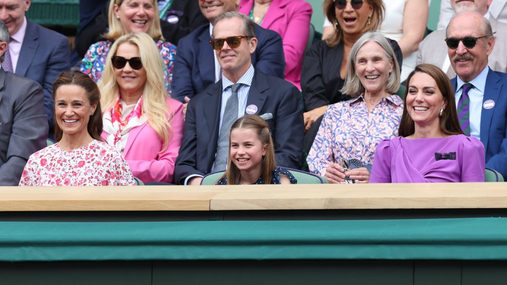 Pippa Middleton se ha sentado junto a su sobrina y su hermana en el palco