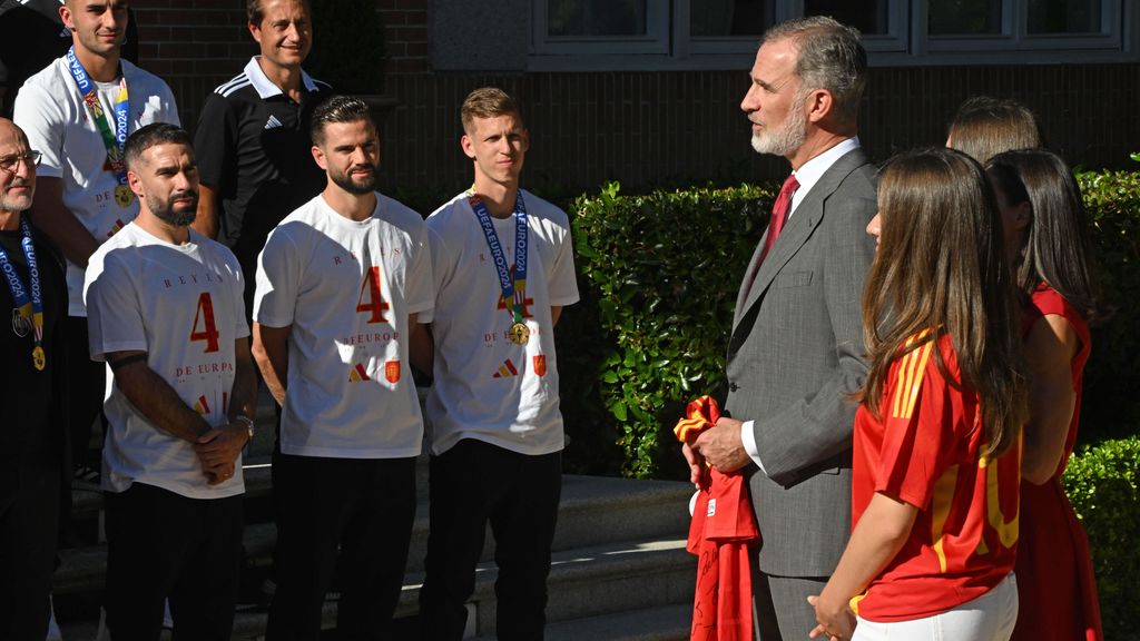 EuropaPress 6090579 reyes don felipe dona letizia junto hijas princesa leonor infanta sofia