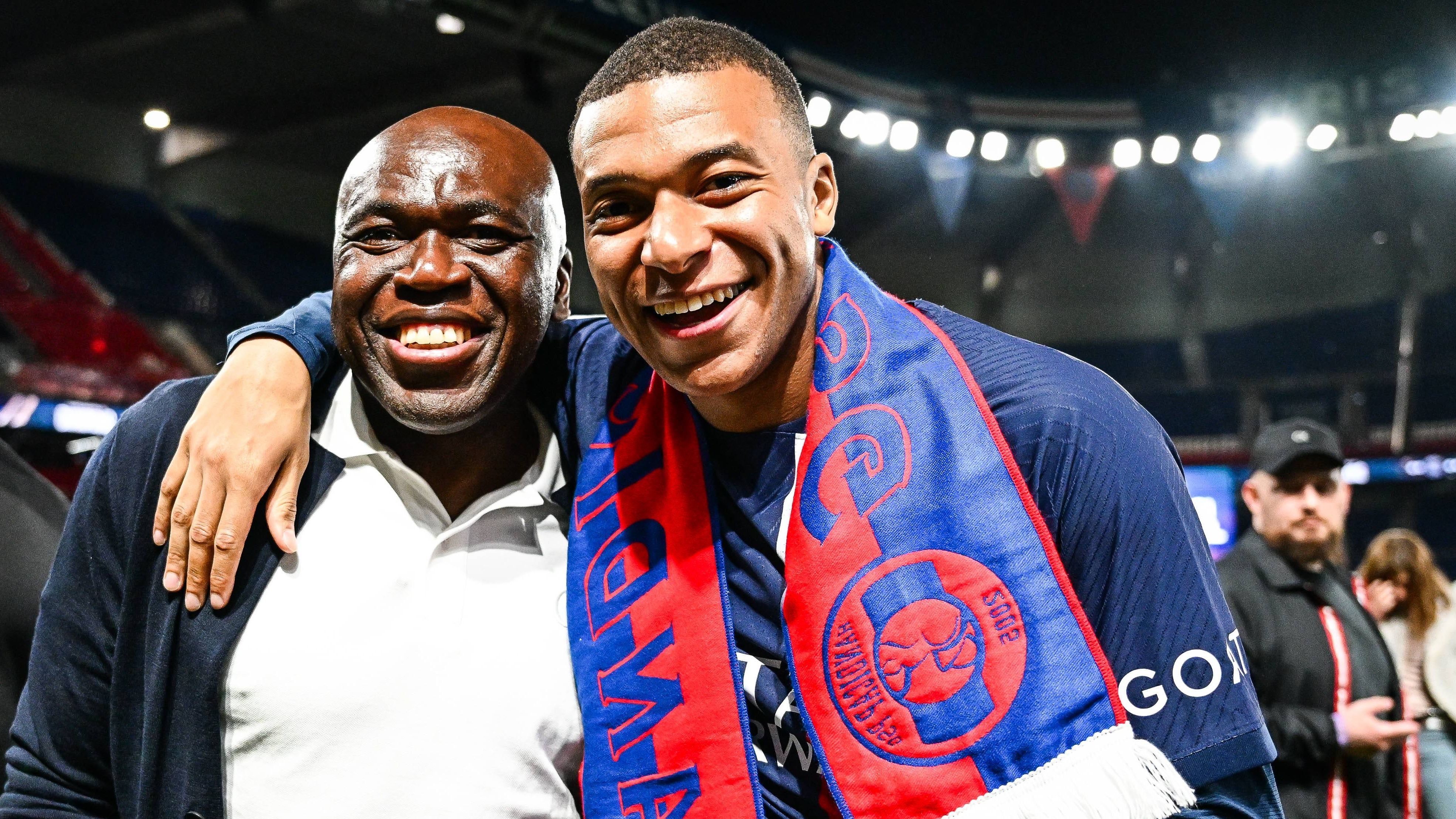 Kylian Mbappé y su padre, en mayo de 2024.