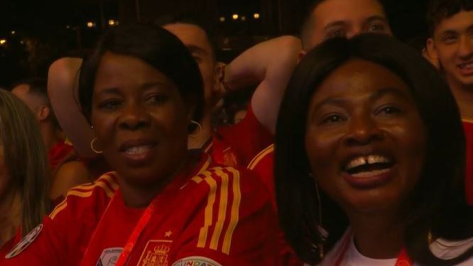 La familia de Nico Williams, emocionada en Madrid