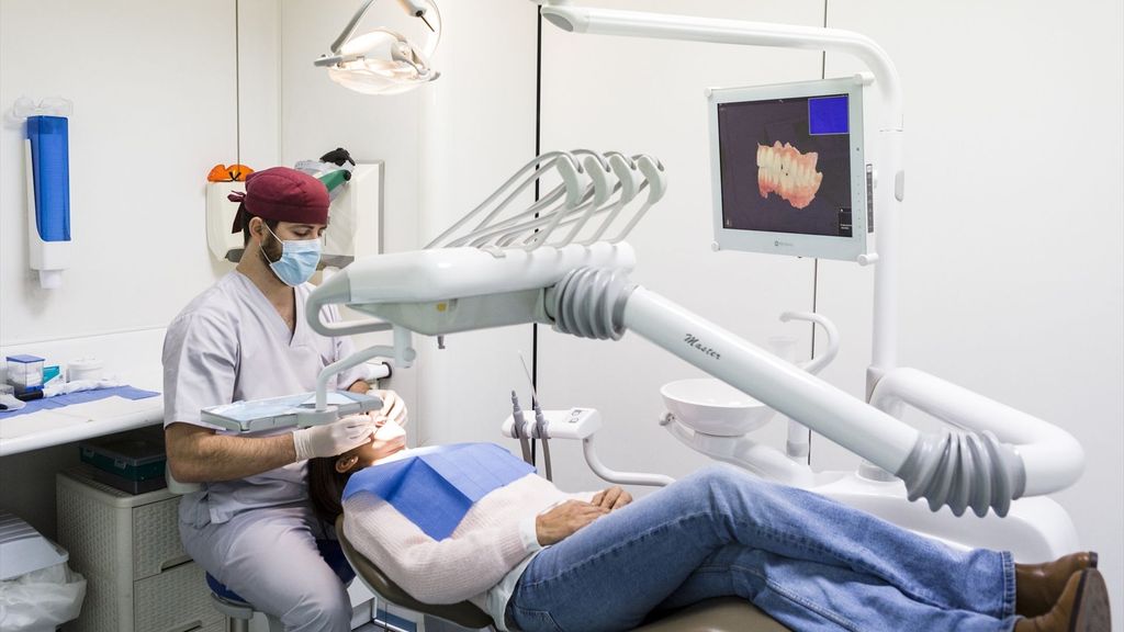 Los profesionales indican la importancia de las revisiones al dentista para disminuir el cáncer oral