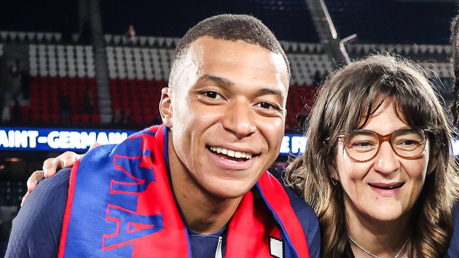 Mbappé y su madre, en mayo de 2024.