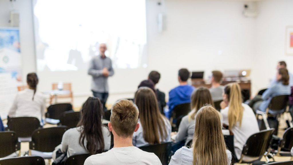 Profesores de FP de Madrid con amplia experiencia, en los últimos puestos de las oposiciones por una puntuación “injusta”