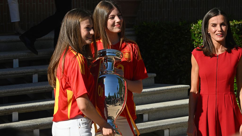 Sofía y Leonor con la copa