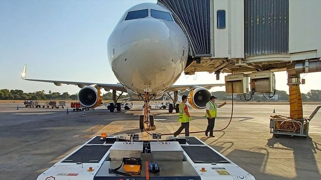 Un operario del aeropuerto de A Coruña sufre una amputación tras ser alcanzado por un avión