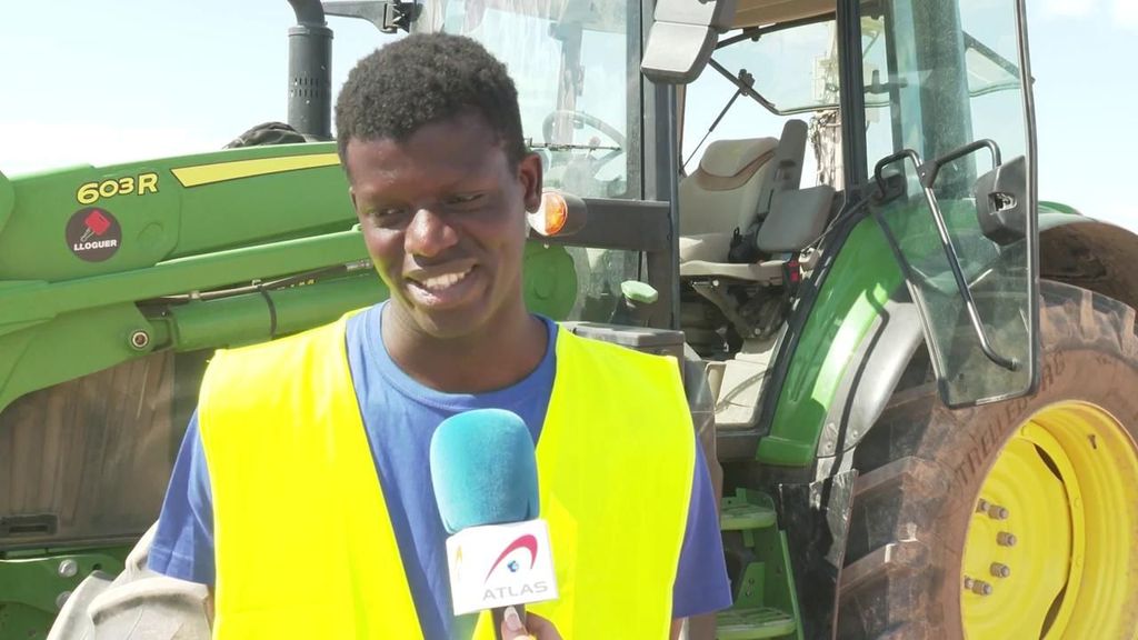 Ahmedoune, un joven que participa en una formación como tractorista