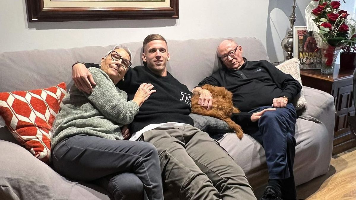 Dani Olmo con su familia vasca