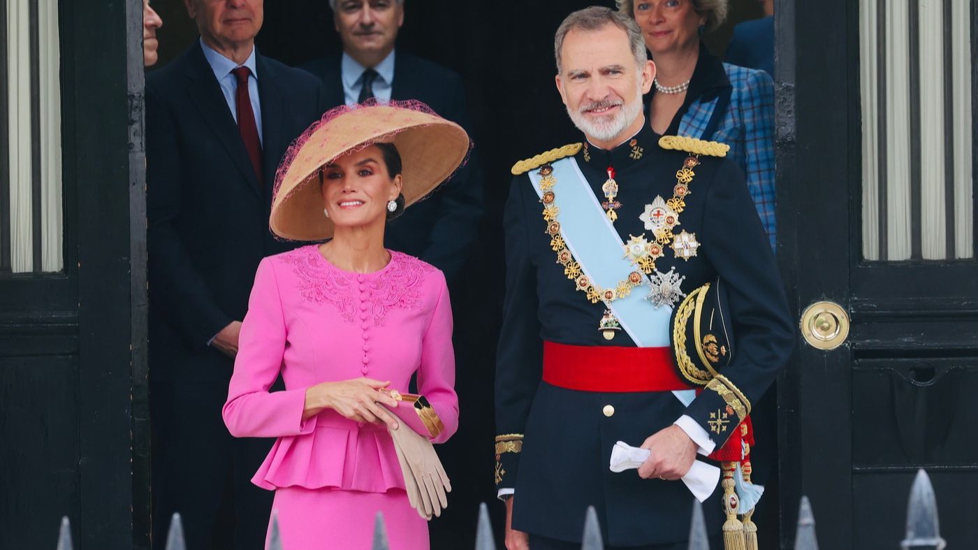 Felipe VI y la reina Letizia en la coronación de Carlos III.