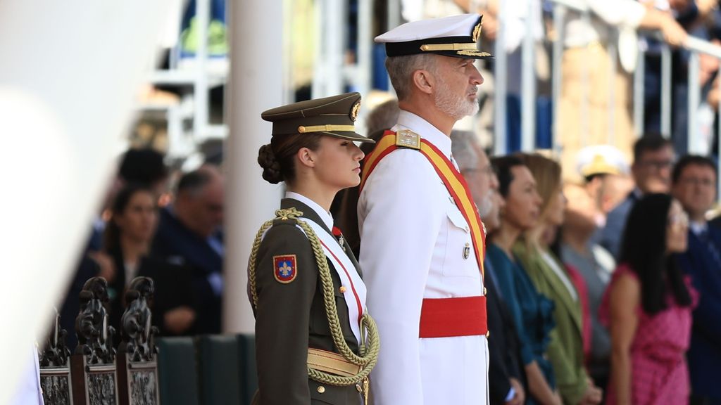La princesa Leonor visita junto a los reyes la Escuela Naval de Marín, próxima parada de su formación militar