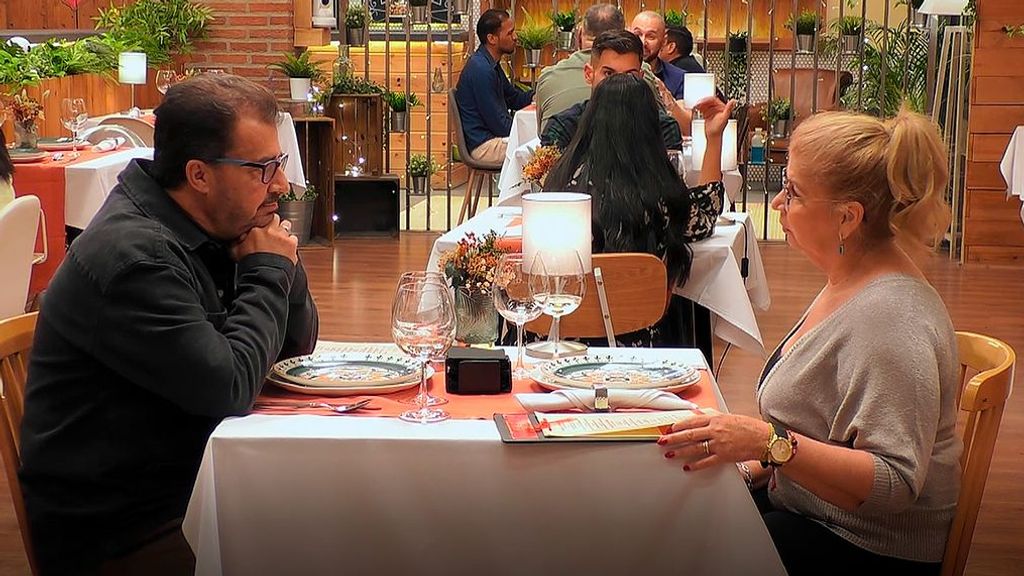 Le confiesa a su cita de ‘First Dates’ que le ha tocado la lotería: “Me saqué un dinerito”