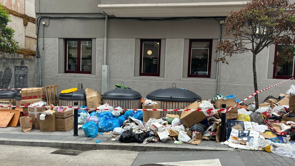 Los trabajadores de la recogida de basura en A Coruña anuncian una huelga indefinida desde el 1 de agosto