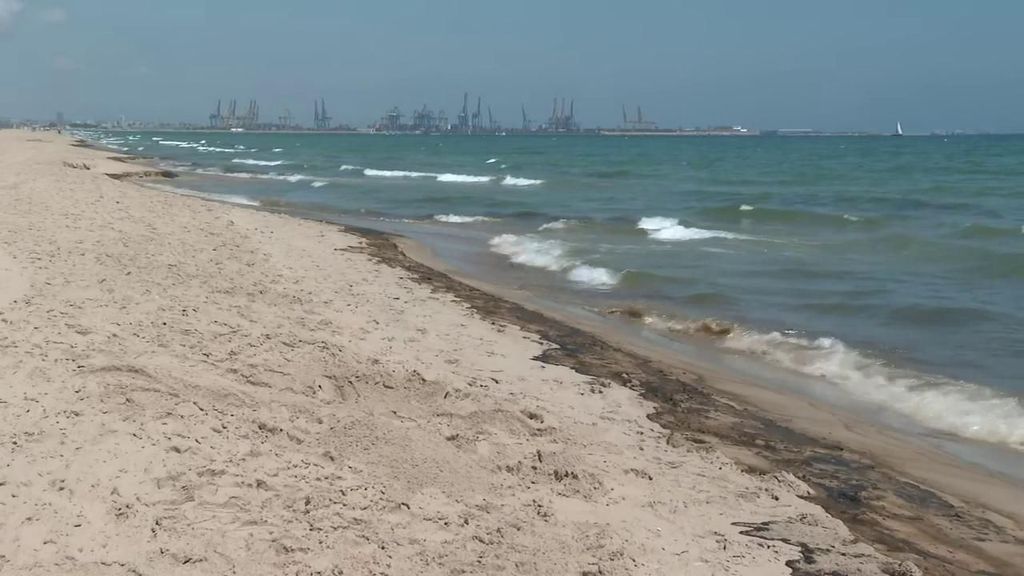 Playas de Valencia cerradas al baño por un vertido de fuel