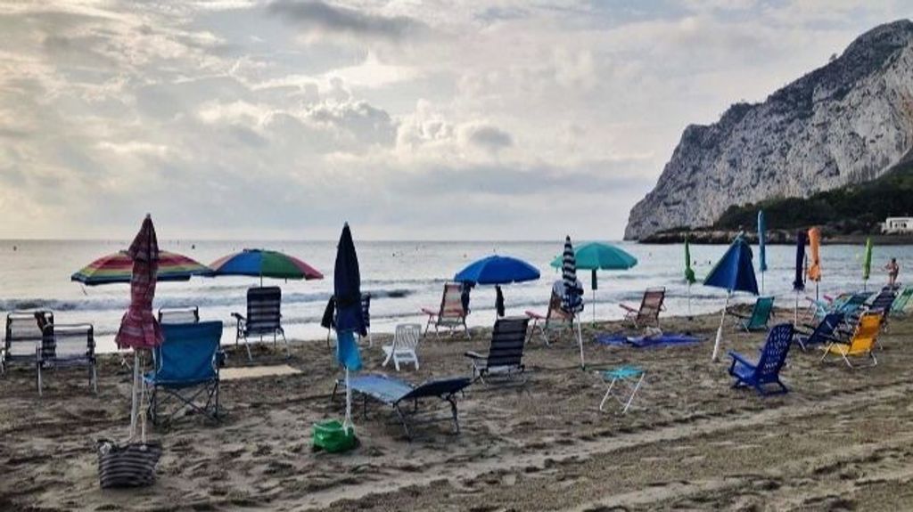 El Ayuntamiento recibe durante el verano numerosas quejas acerca de la reserva de espacio en la playa