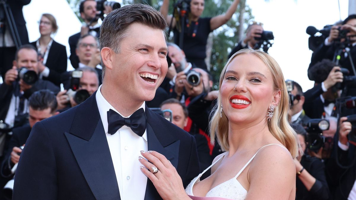 Scarlett Johansson y Colin Jost