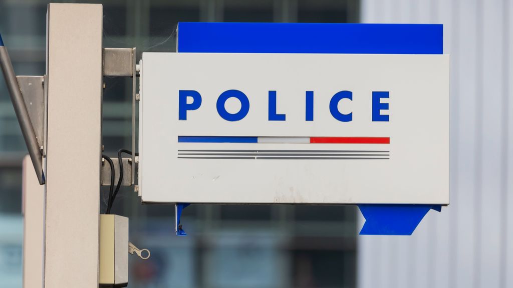 Un coche choca contra una terraza de un restaurante en París y deja varios heridos graves