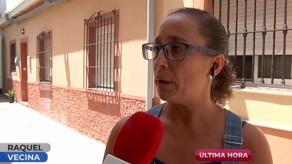 Una vecina de la madre que ha intentado asesinar a su hijo con autismo en Chipiona: ''Él no era violento, ella tenía depresión''