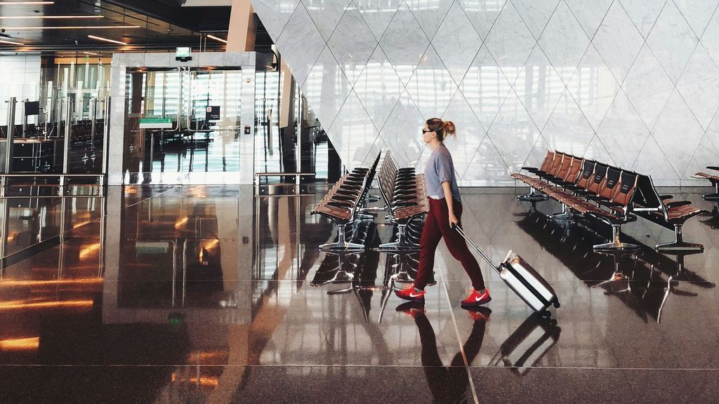 Los zapatos que nunca deberías llevar al avión ni al aeropuerto